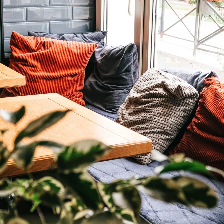 Simple Tips to Create a Cozy and Inviting Home Atmosphere